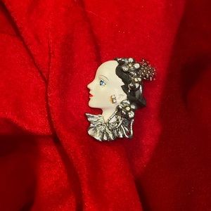 VINTAGE BROOCH